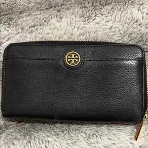 Tory Burch Black Leather Zip Wallet
